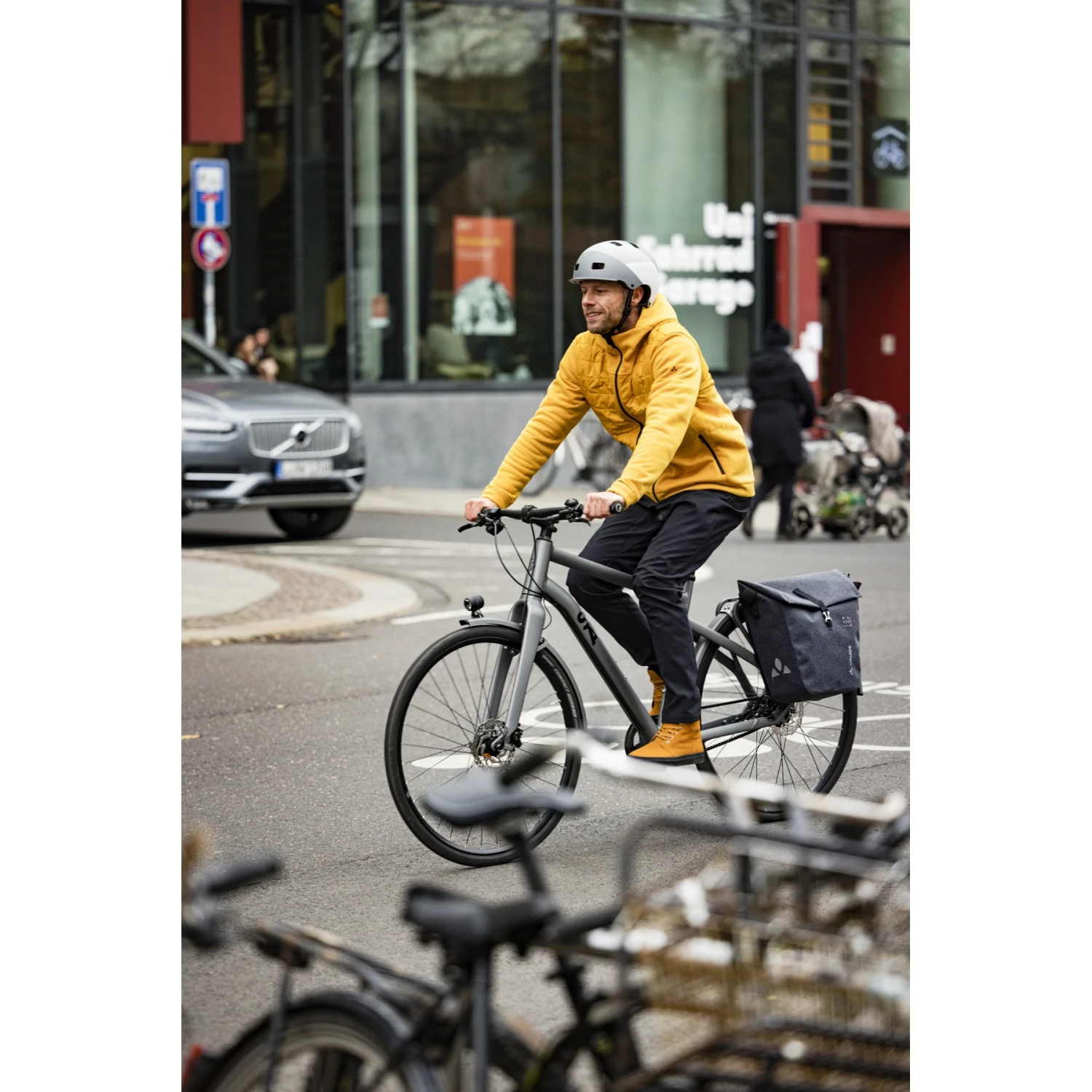 Vaude ReCycle Commute Single Bike Pannier Rear - 20L - Black 15 Vaude ReCycle Commute Single Bike Pannier Rear - 20L - Black - Image 13