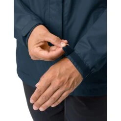 Vaude Escape Bike Light Jacket Women - Dark Sea -Vaude vaude womens escape bike light jacket dark sea 7 1389141